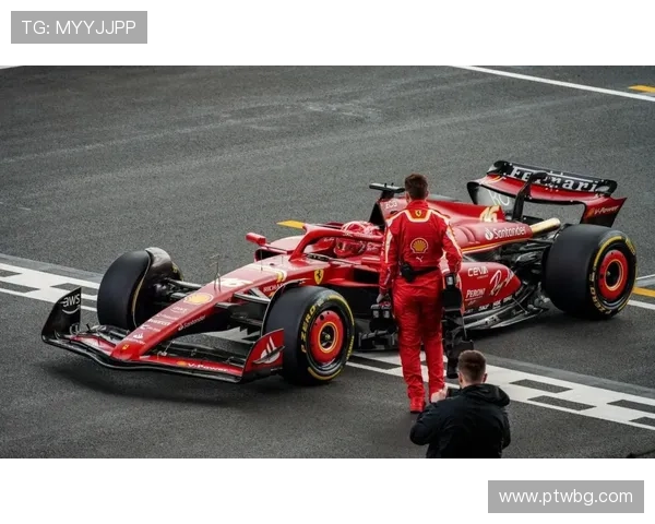 F1赛季激烈角逐继续 红牛车队展现强大优势 车手争夺战进入白热化阶段 F1赛季激烈角逐继续 红牛车队展现强大优势 车手争夺战进入白热化阶段