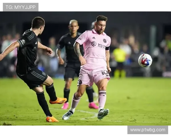 梅西加盟迈阿密国际后首次亮相引爆全场 球迷热烈欢呼气氛火爆 梅西加盟迈阿密国际后首次亮相引爆全场 球迷热烈欢呼气氛火爆