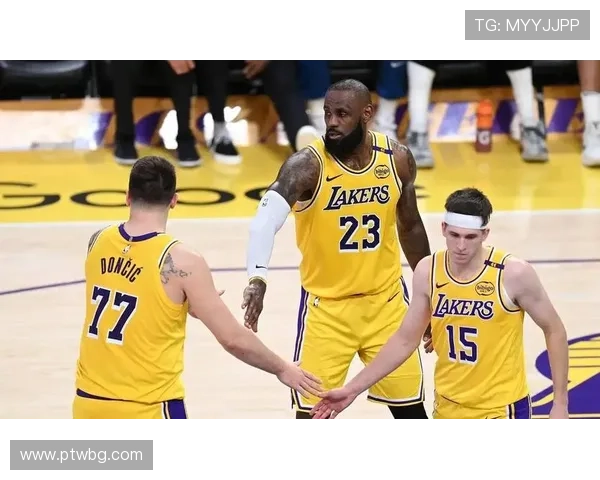 湖人逆转勇士上演绝境反击新赛季格局或将因此改写走势再起伏
