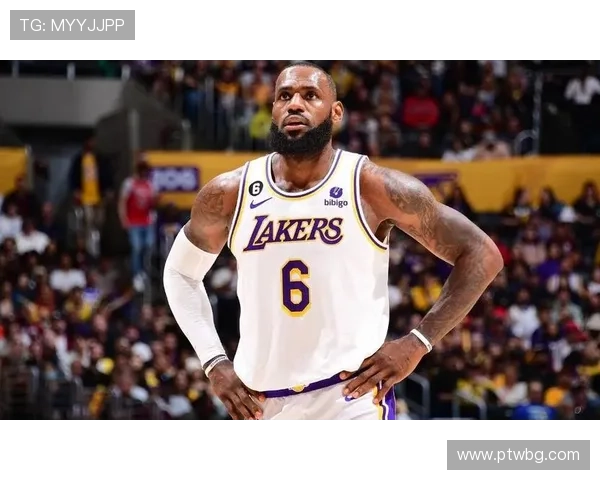 詹姆斯赛季初状态火热 湖人新赛季表现引关注球迷期待